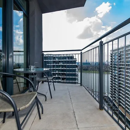 Luxury In Waterfront With Views Apartment